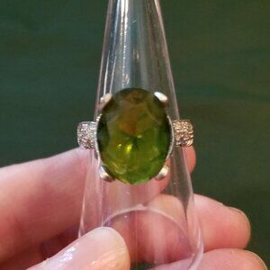 NWOT unusual moss green ring, size 7